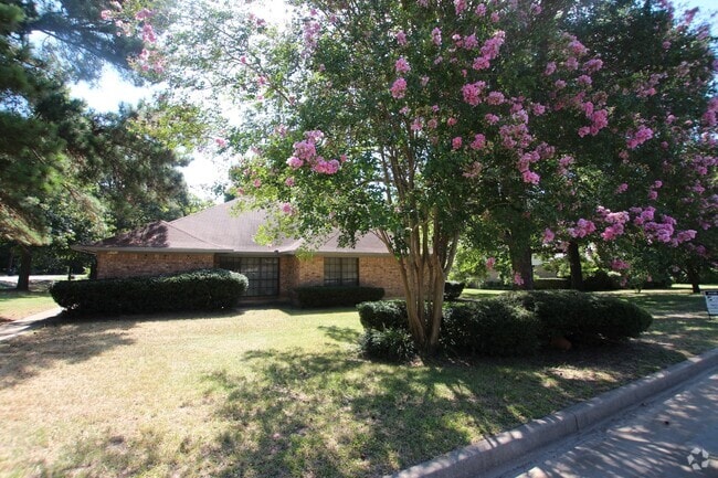 Building Photo - Garrett Duplex 8302/8304 Unit 8302 Garrett Rental