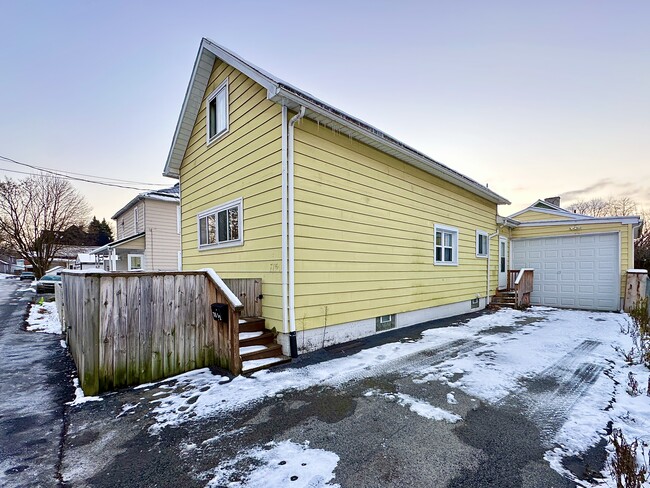 Photo - 715 Rear Mabel St