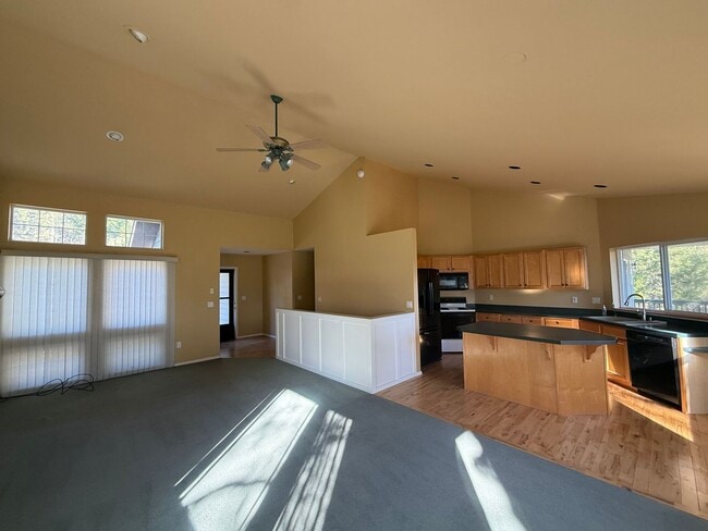 Photo - Spacious 5 Bedroom / 3 Bathroom Home for Rent in Lakeside, Montana