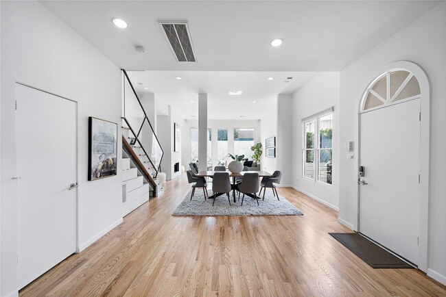 Photo - 2437 North Blvd