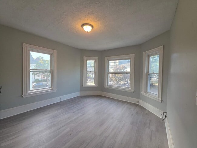 7 Wellington Ave Unit 2