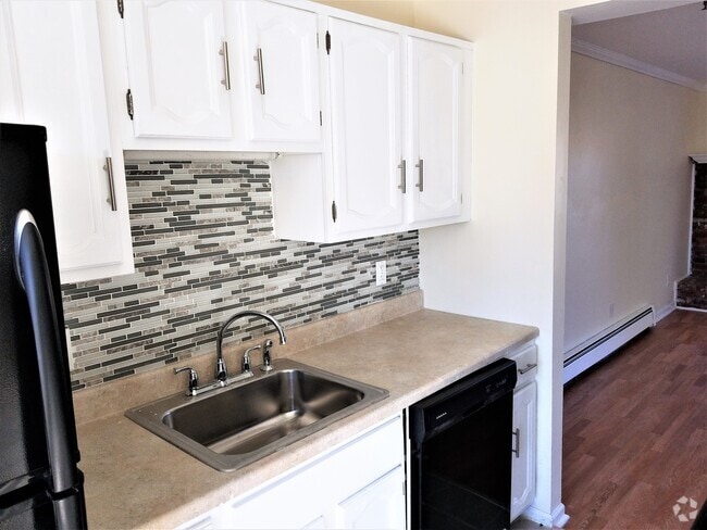 Building Photo - 678 Savin Ave Unit 2D Rental