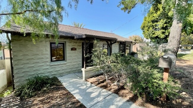 Extensively Renovated 3 Bedroom, 2 Bathroo... - Extensively Renovated 3 Bedroom, 2 Bathroo... House