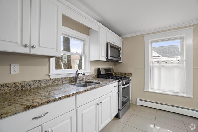 Building Photo - 119 Andover St Unit 2 Rental