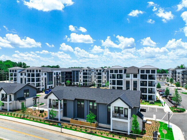District South Apartments & Townhomes