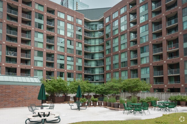 Building Photo - 480 N McClurg Ct Rental
