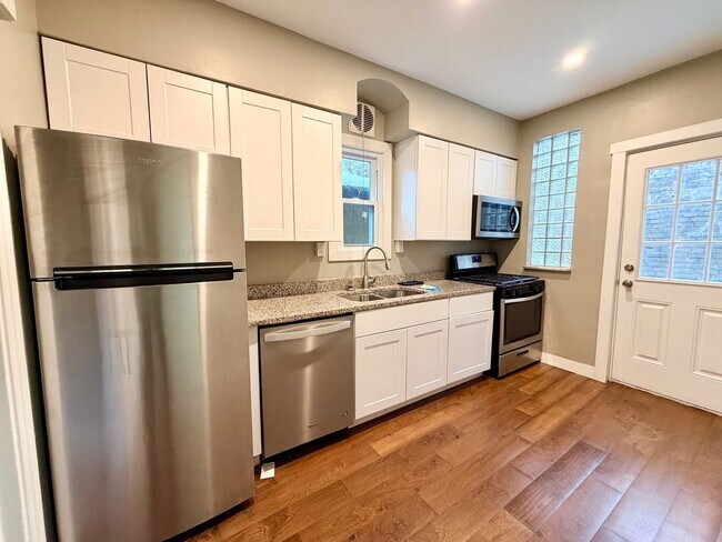 Photo - 268 Fleet St