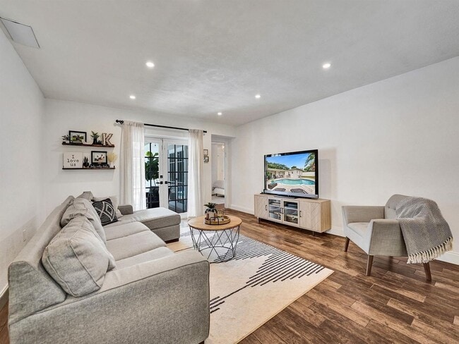 Photo - 4960 SW 89th Ave