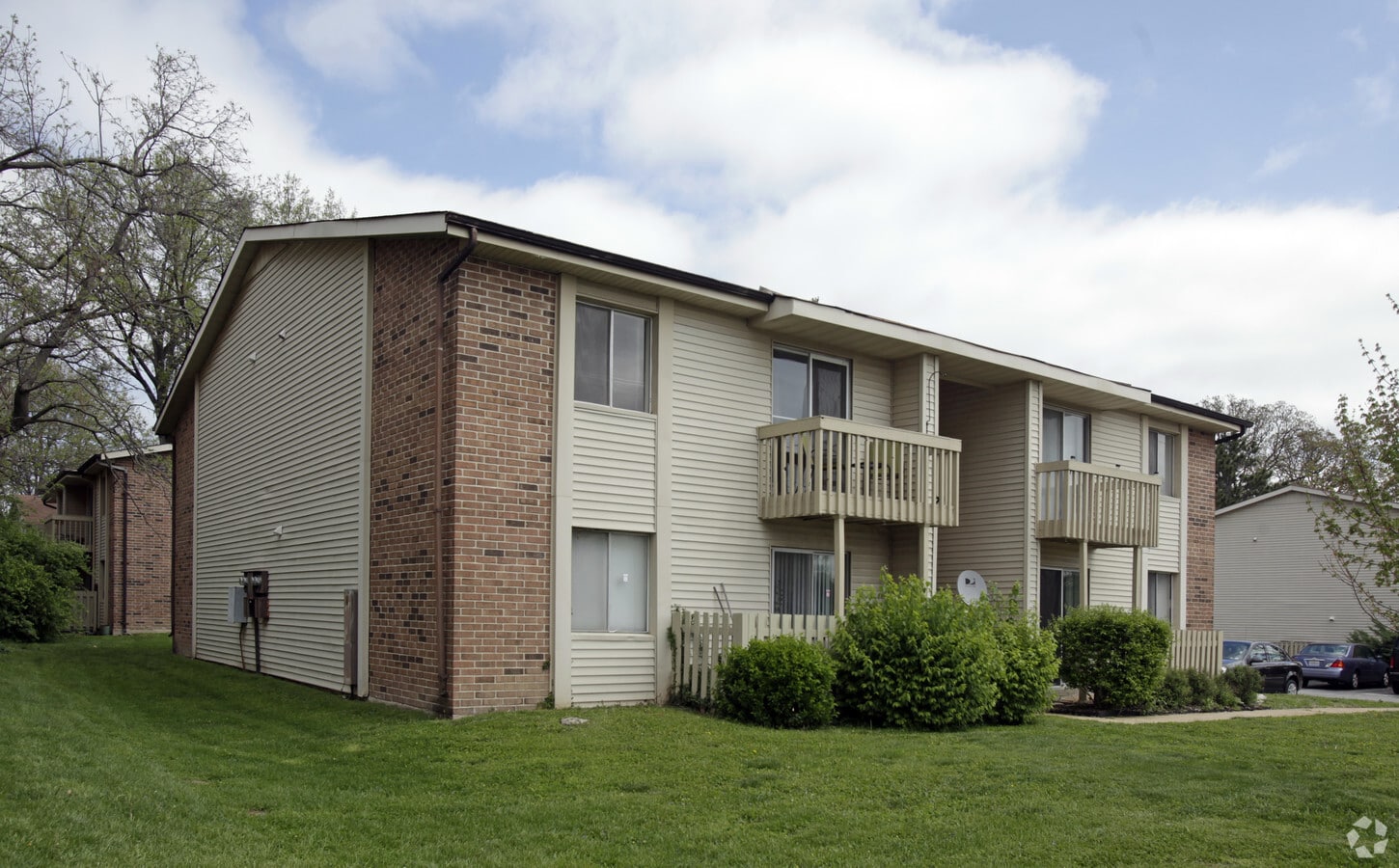 Chancellor Square Court Apartments - Chancellor Square Court Apartments