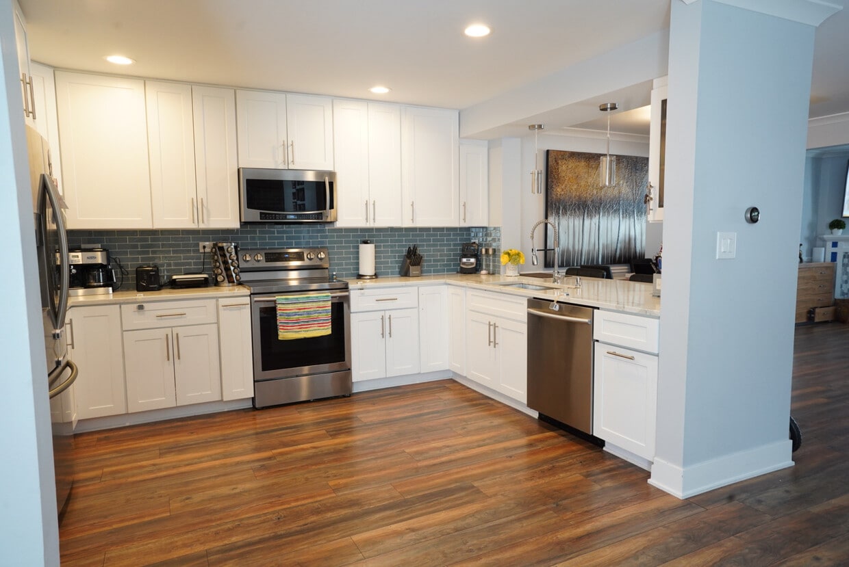 Kitchen - 210 W Wimbolton Dr (Mount Prospect, IL)