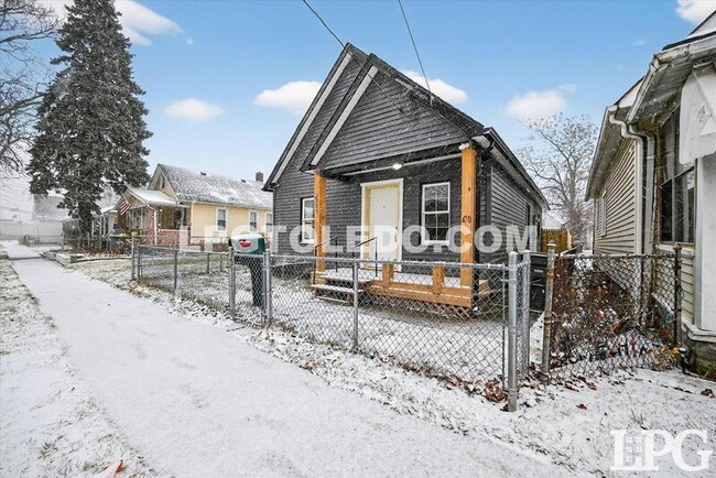 Photo - 2025 Caledonia St