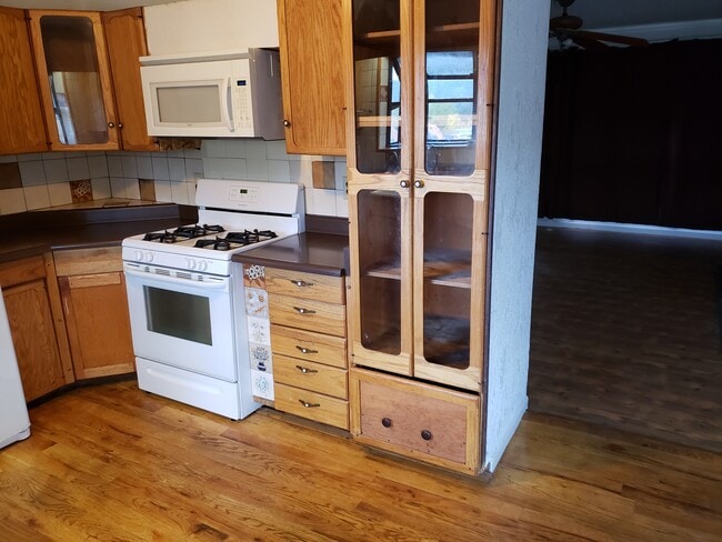 Photo - 128 Karlann Dr