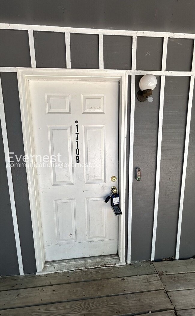 Photo - 1710 Ichabod Ln Unit B