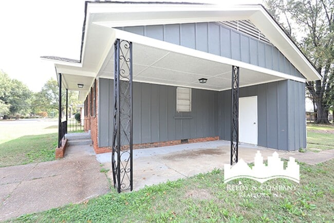Photo - 1669 Hester Rd