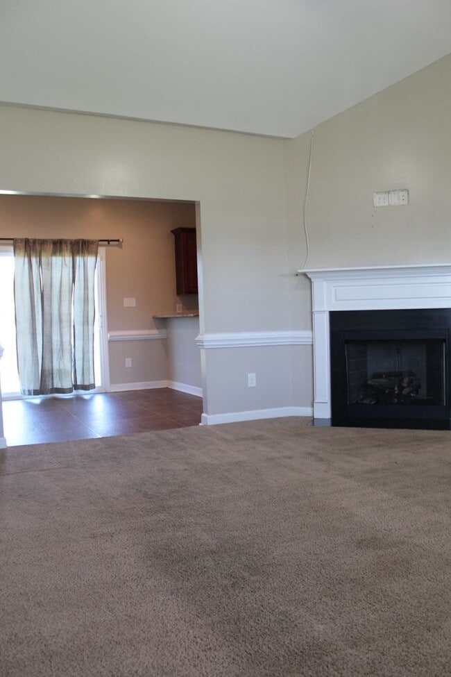 Photo - 107 Kenison Way