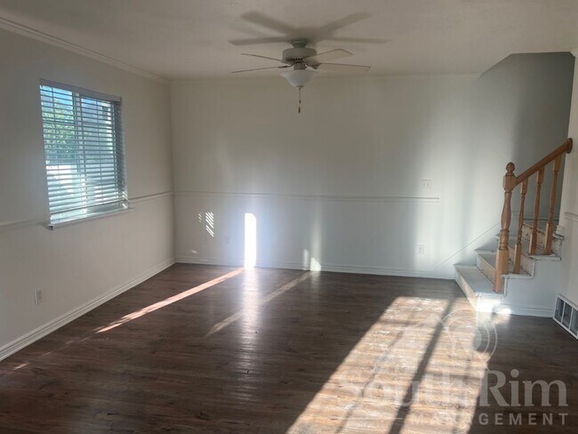 Photo - 806 Brookside Ct