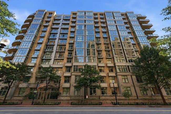 Building Photo - 811 4th St NW Unit 1012