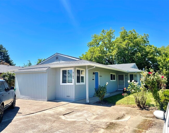 Photo - 2142 Rhodora St