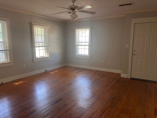 Photo - 223 Holt St