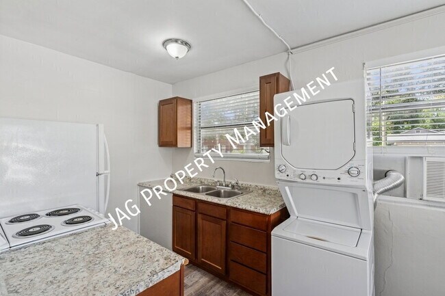 Photo - 1123 Lasalle St