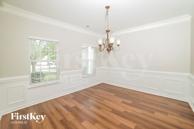Photo - 121 Fining Court