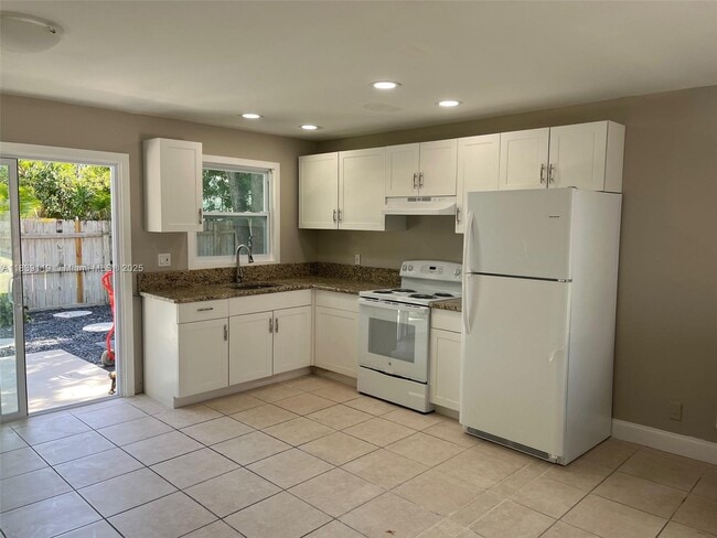 Photo - 1140 NE 15th Ave Apartment Unit R