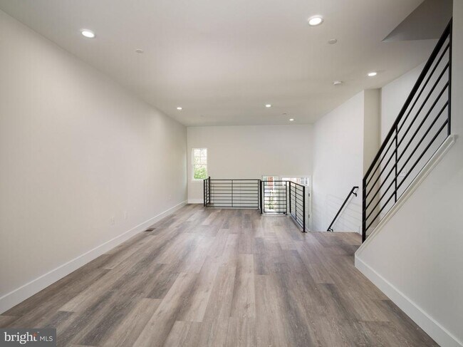 Photo - 303 Fountain St