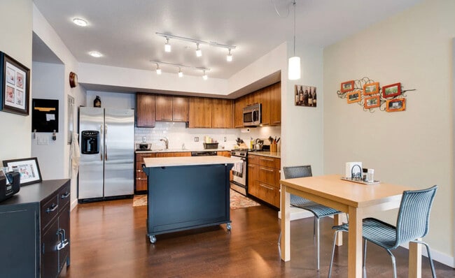 Building Photo - 2999 Lawrence St Unit a201