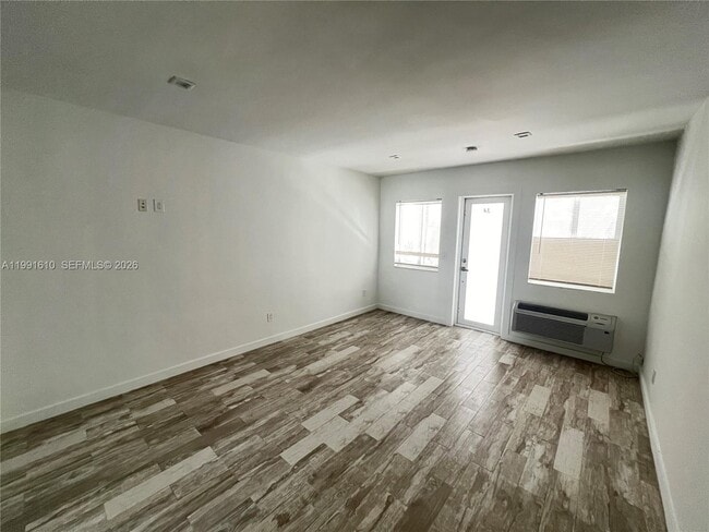 Photo - 220 Collins Ave Unidad 3A