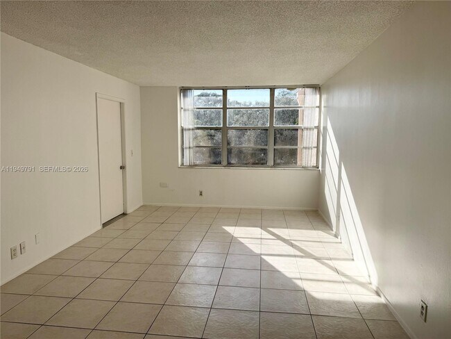 Photo - 9400 Live Oak Pl Unit 406