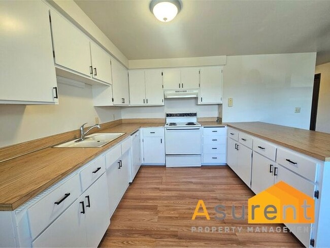Photo - Charming 2-Bedroom 4-plex in Prime Ashland Location Available Now!