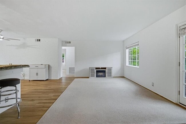 Photo - 1381 Normandy Dr NE Unit 2