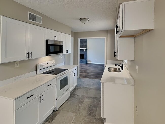 Photo - 1017 Hawkview Dr