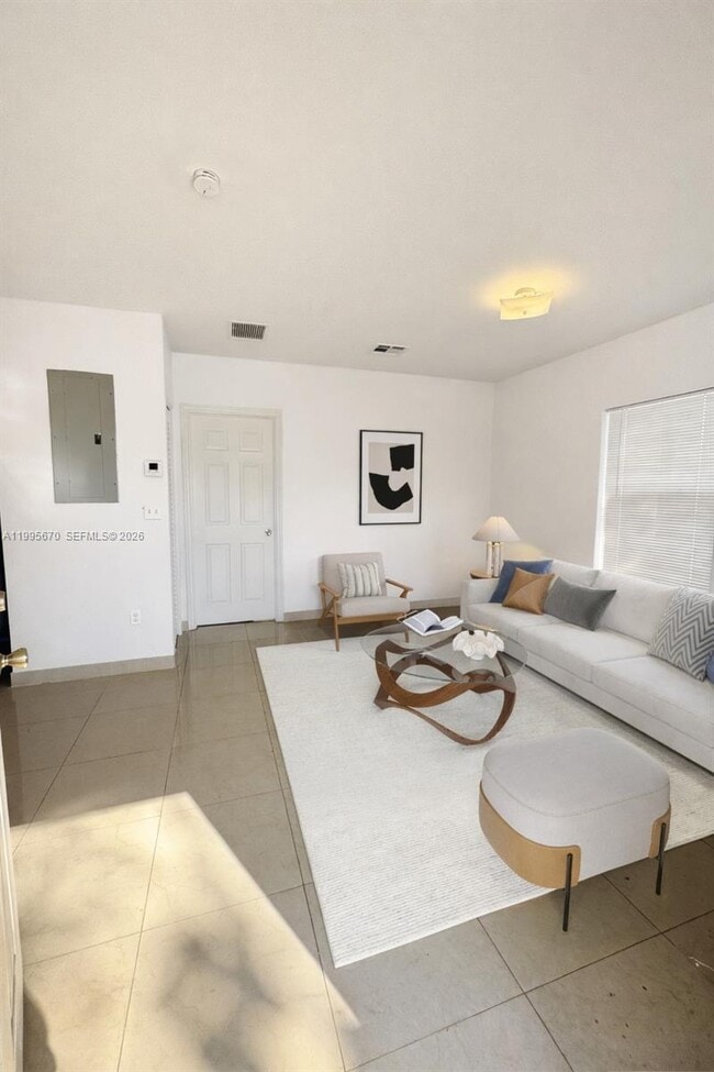 Building Photo - 2155 NW 28th St Unit 0