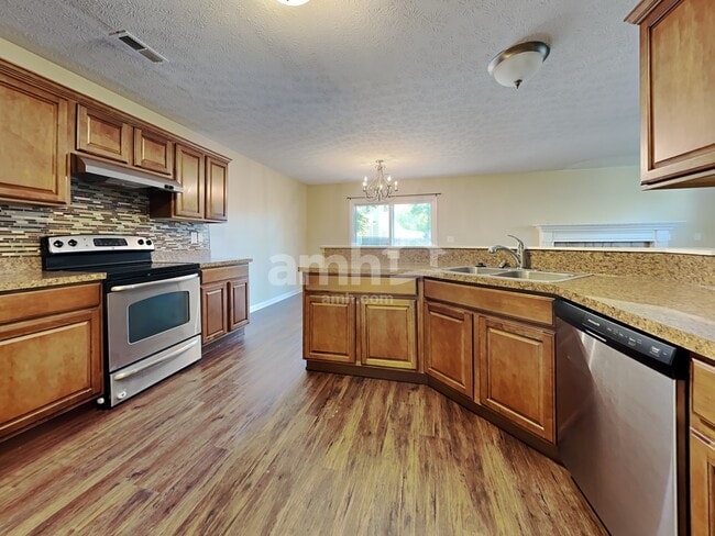 Photo - 355 Hennepin Dr