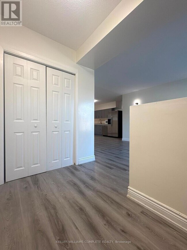 Photo - 2 - 4687 FIRST AVENUE Unit 2