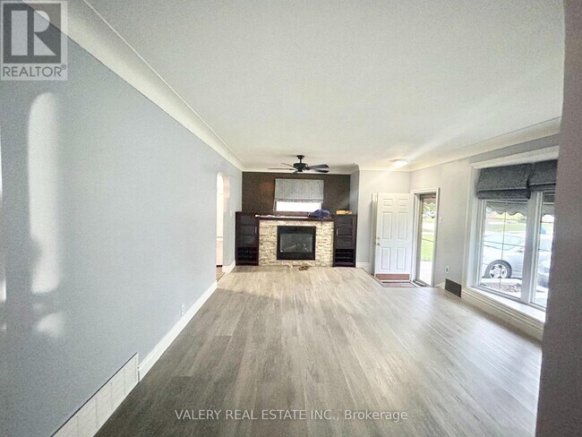 Photo - 3843 Hillcrest Blvd Unit Main