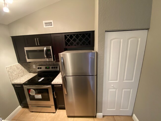 Photo - 2803 N Oakland Forest Dr Unit 309