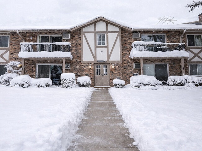 Building Photo - 16W481 Lake Dr Unit 104