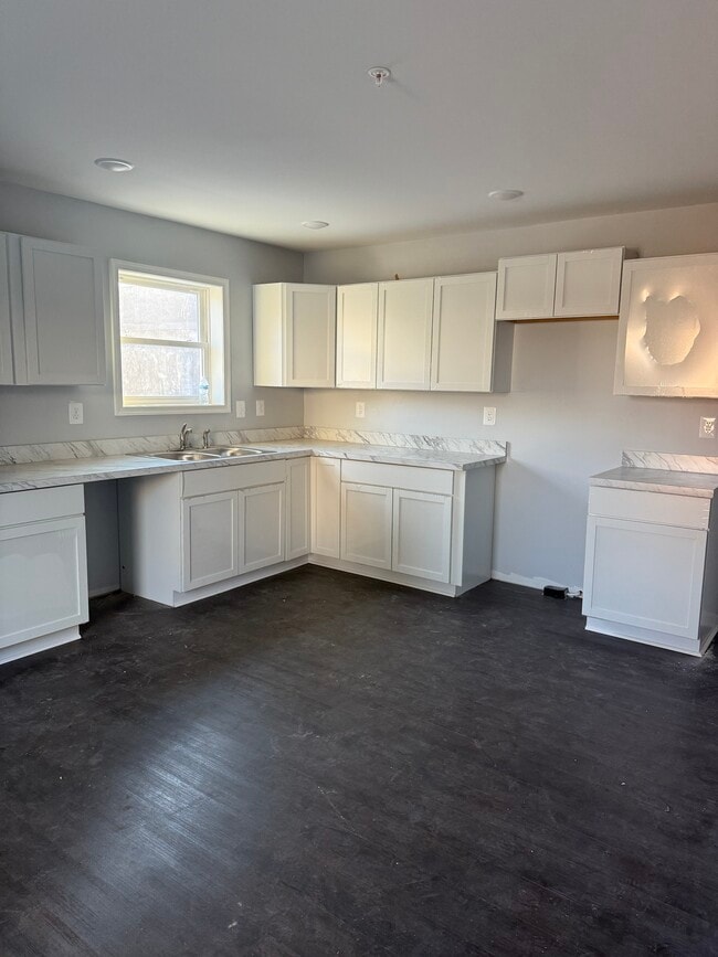 Building Photo - 616 E Church St Unit 1