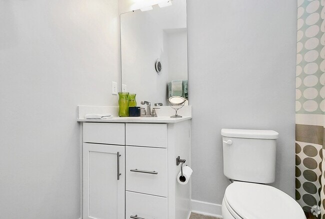 Building Photo - Townhome in the heart of Charlotte!