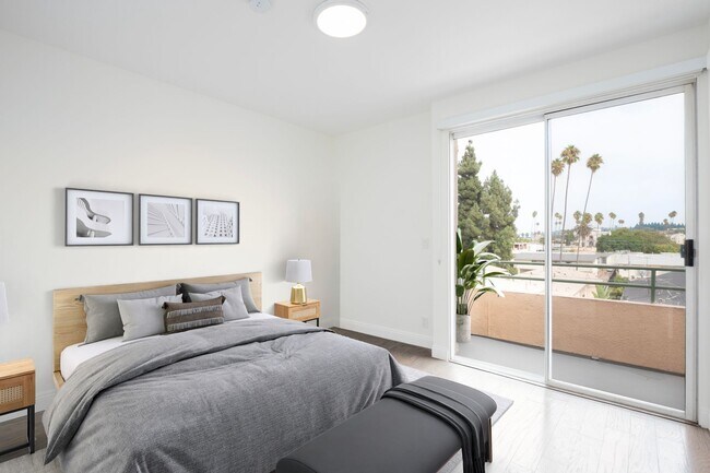 Photo - 1616 N. Serrano Ave