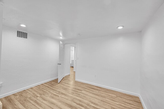 Photo - 2143 S Acoma St Unit Basement Apt
