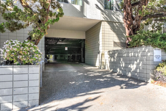 Building Garage - York Towers