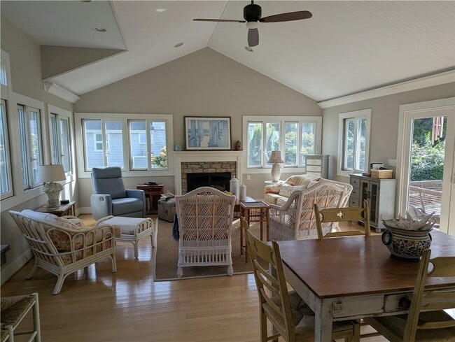 Photo - 209 Pond Shore Dr