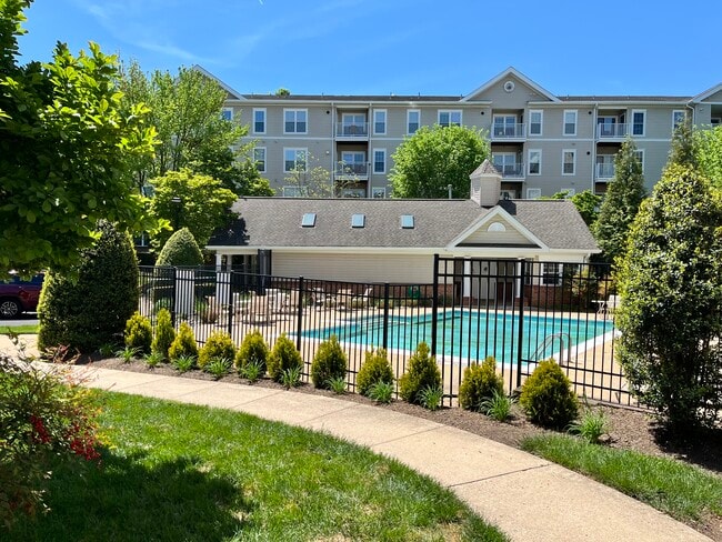 Building Photo - 7000 Falls Reach Dr Unit 102