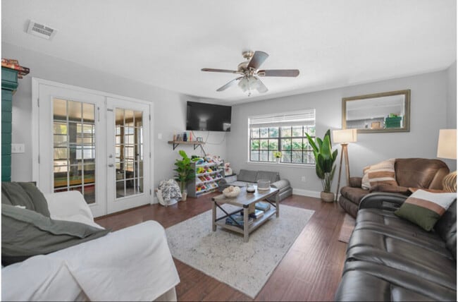 Photo - 111 Robinwood Dr NW