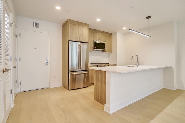 Building Photo - 303 Madison St Unit 302