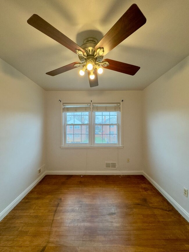 Photo - Charming 3-Bedroom Townhome with Modern Amenities in Parkville!