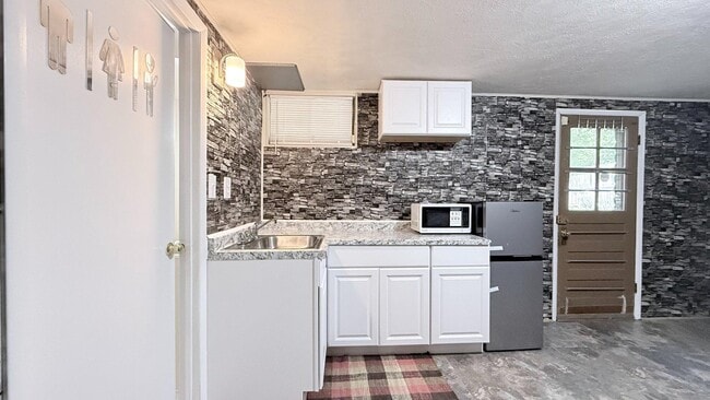 Photo - 4203 Maple Rd